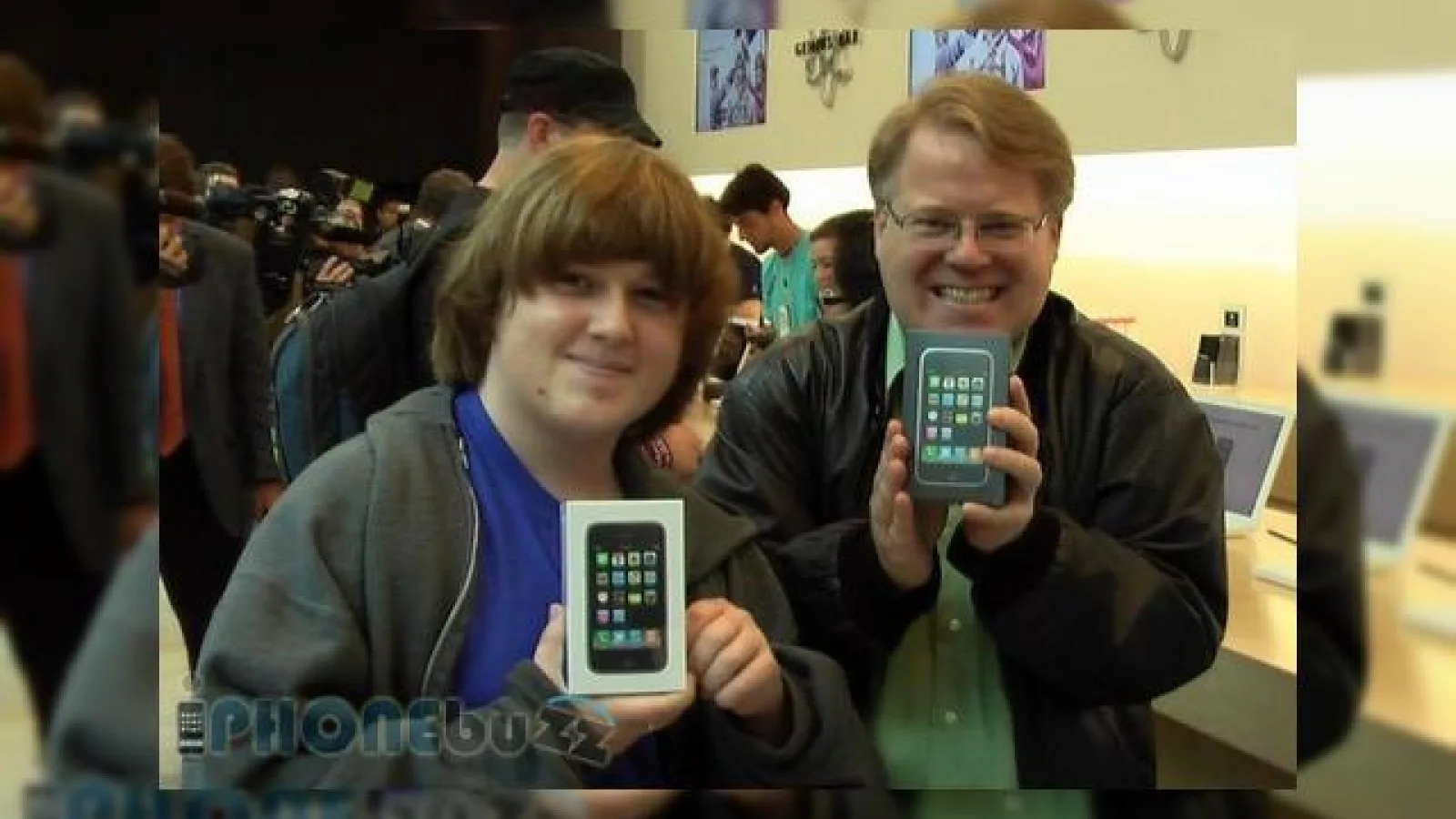 1 milion de noi iPhone-uri vandute in 3 zile si 10 milioane de downloaduri prin App Store
