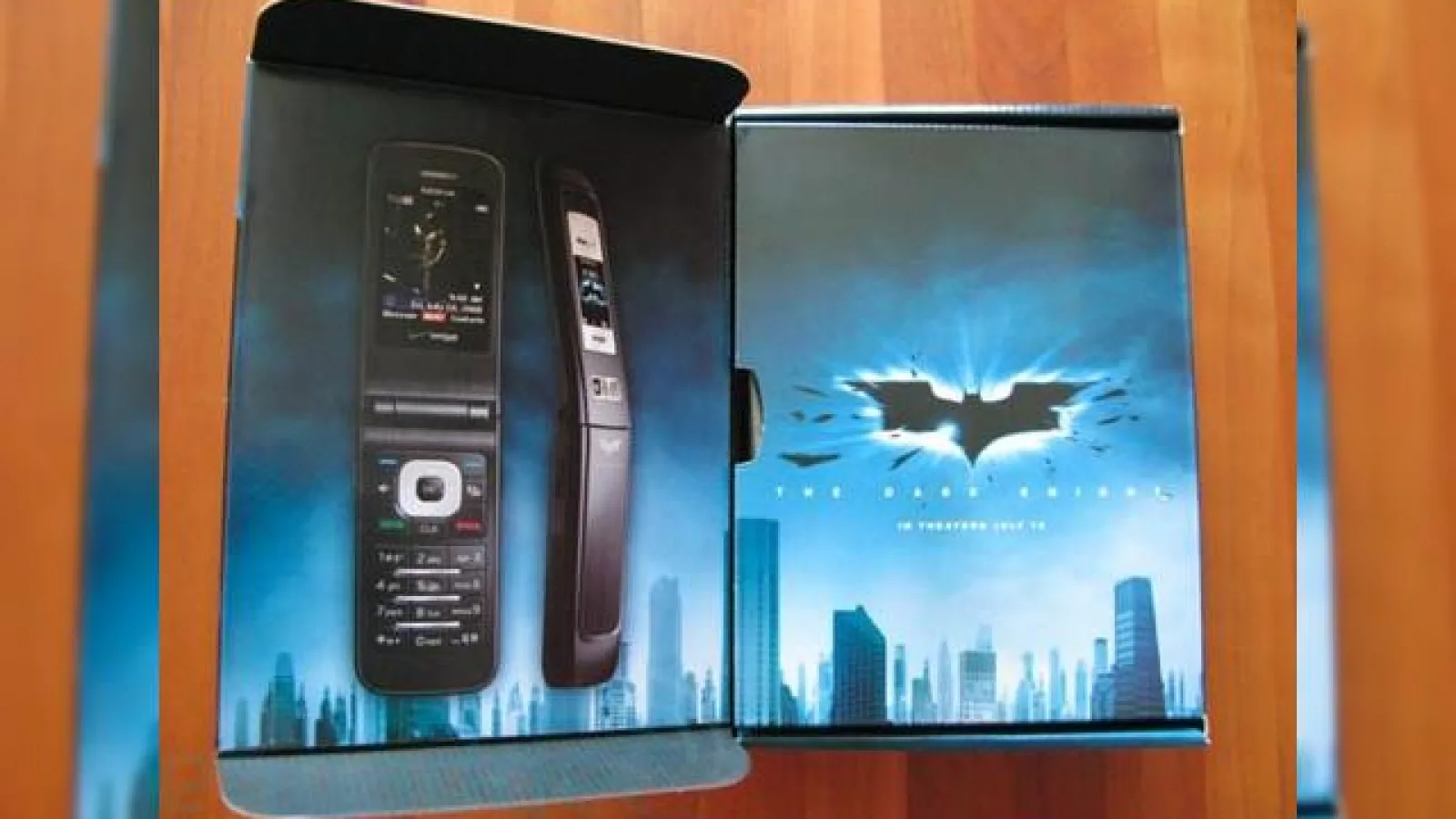 Nokia 6205, acum in editia Batman, "The Dark Knight"