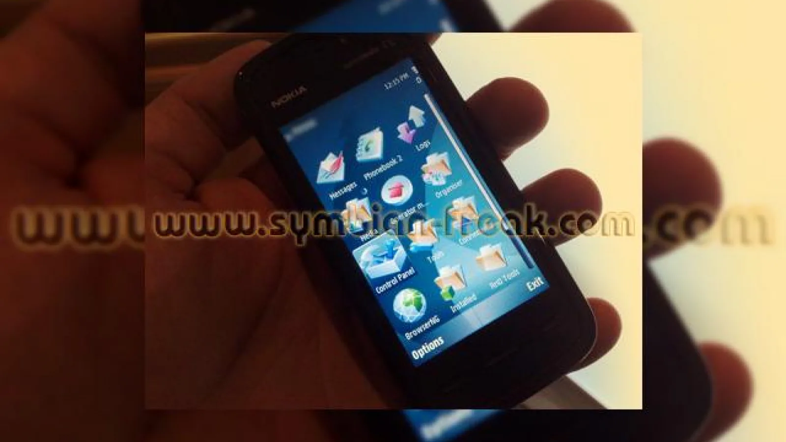 Telefonul cu touchscreen Nokia soseste la un pret decent pana de Craciun