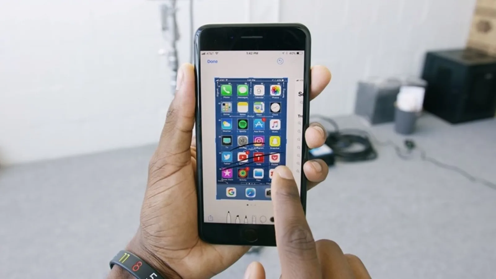Cele mai importante funcţii din iOS 11 analizate de vlogger-ul Marques Brownlee (Video)