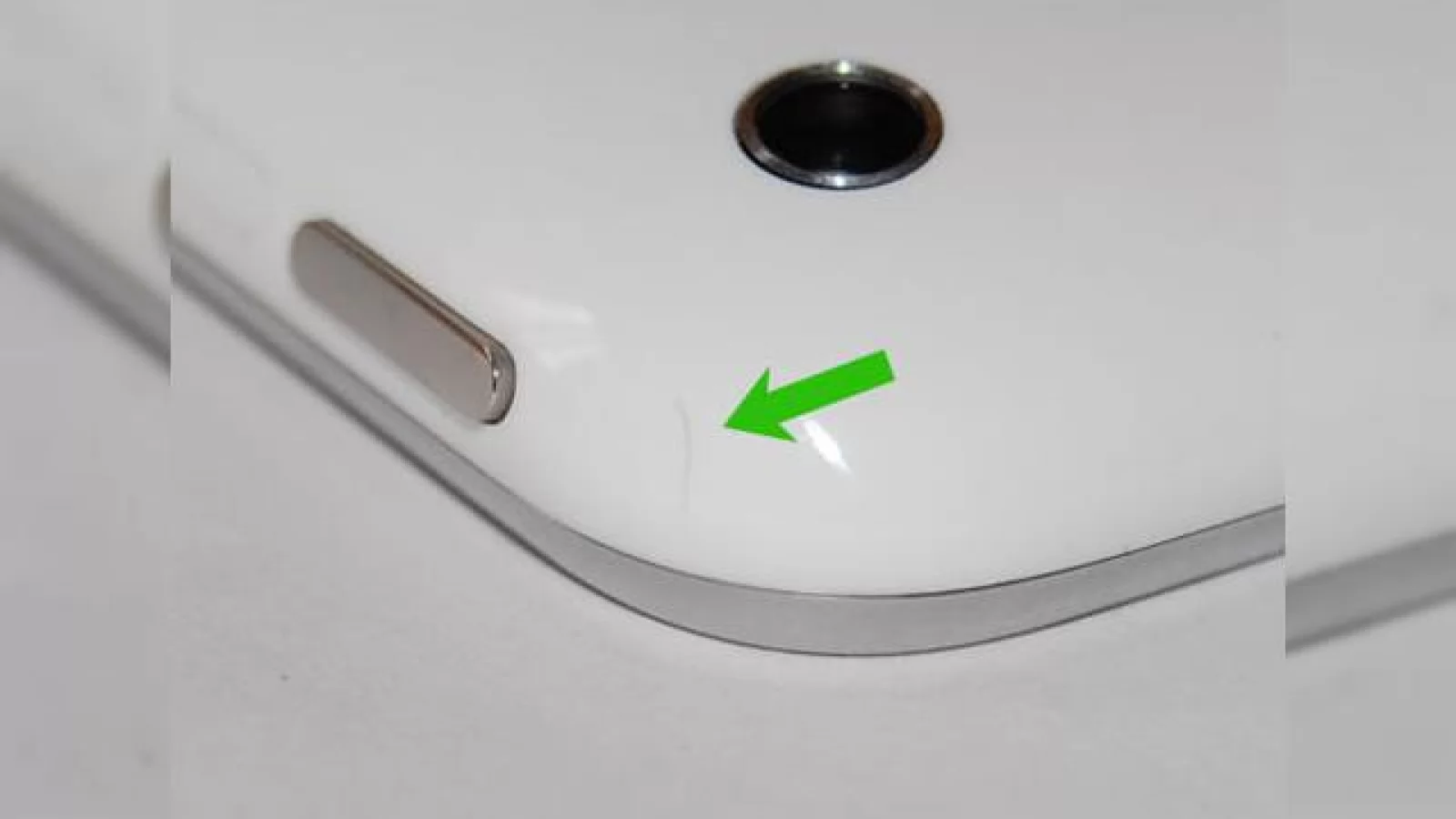 iPhone 3G (alb) are crapaturi