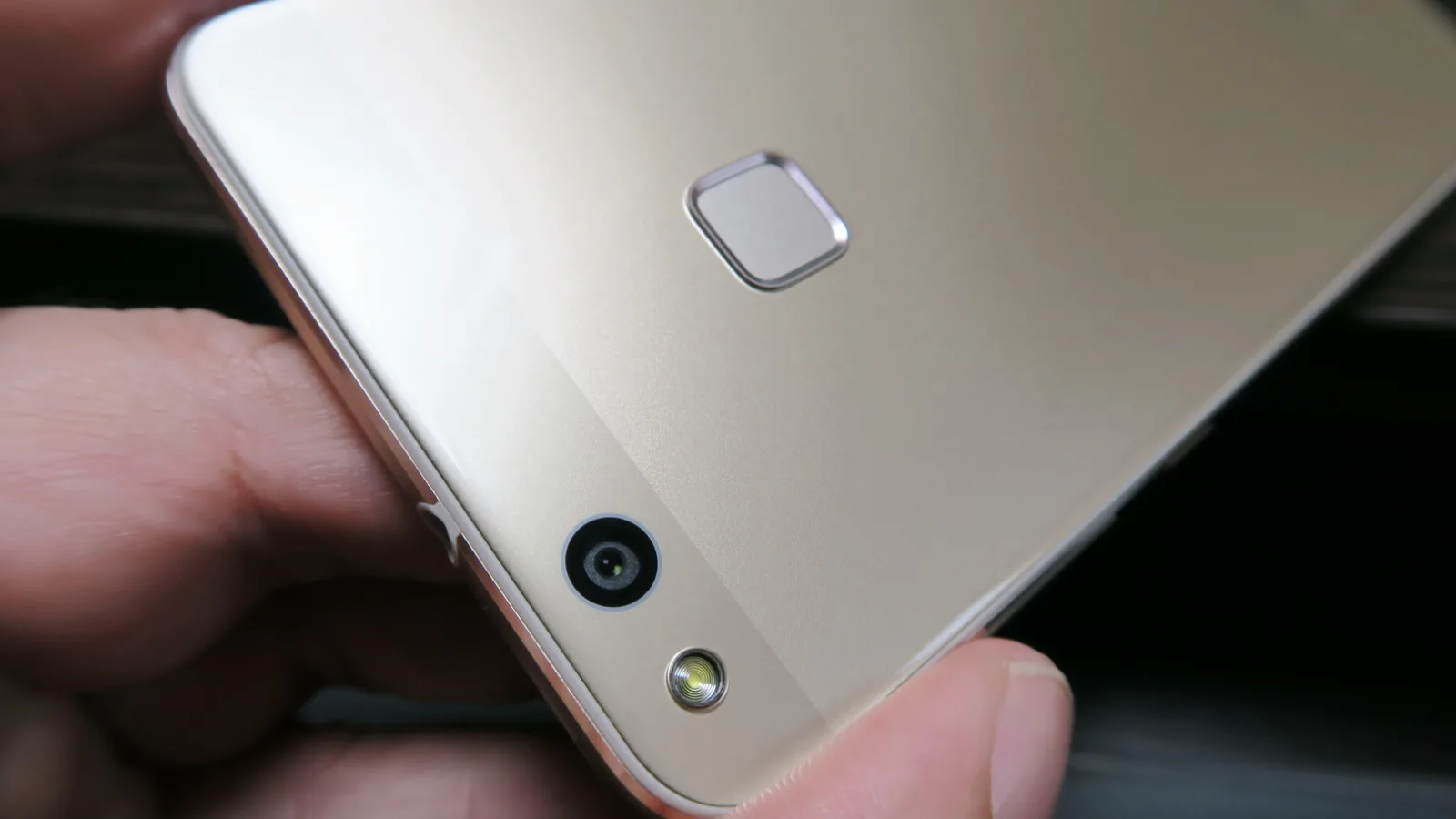 Huawei P10 Lite: Camera îşi depăşeşte predecesorul