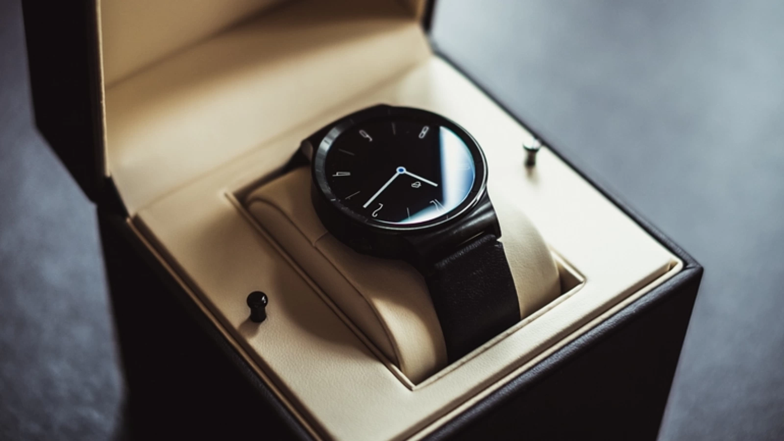 Ceasul inteligent Huawei Watch W1 primește o reducere de 38% pe QuickMobile; costă 879 lei acum și retailerul ne-a pregătit mai multe promoții de weekend!