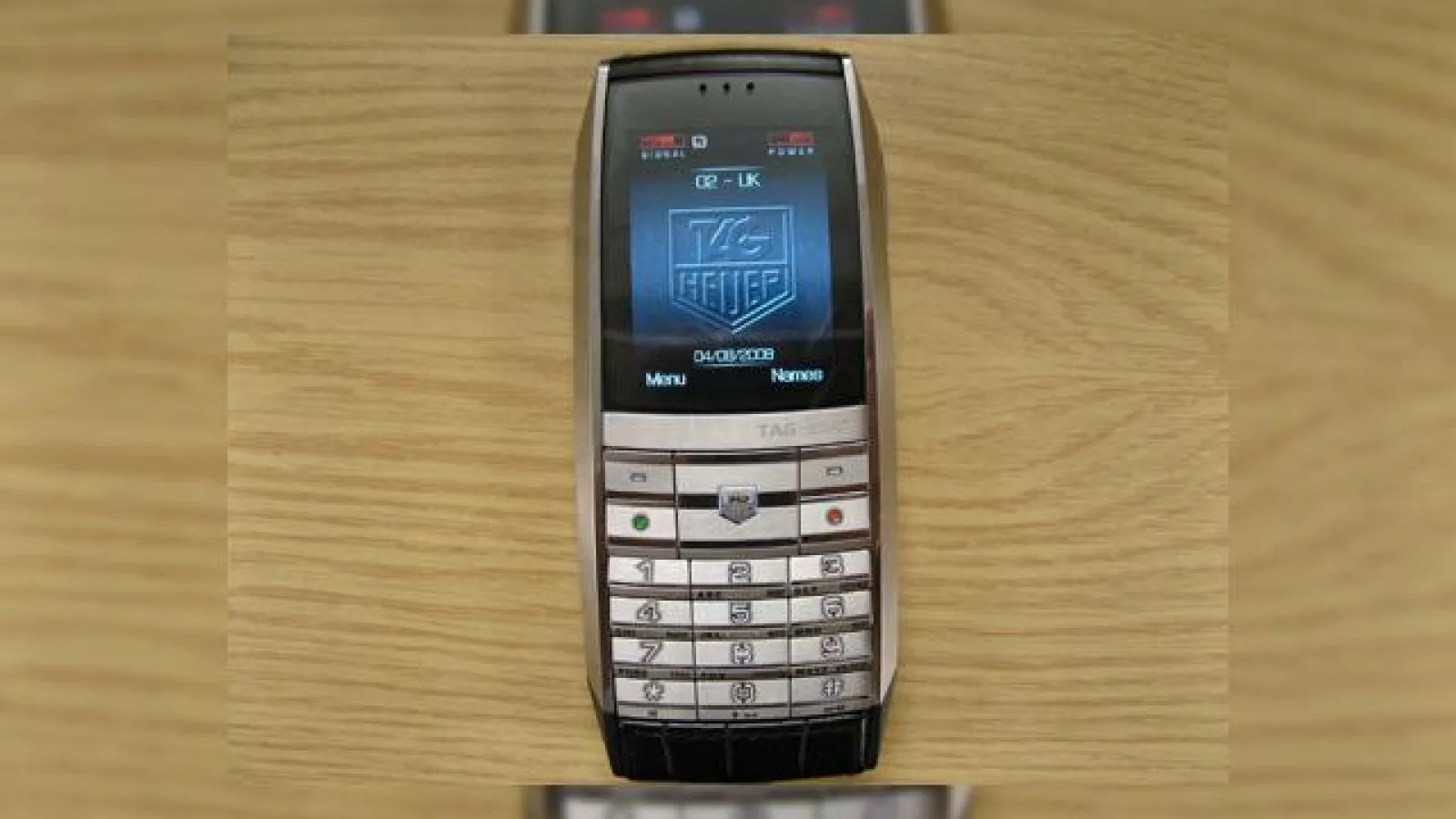 Pretiosul telefon TAG Heuer Meridiist, scos din cutie