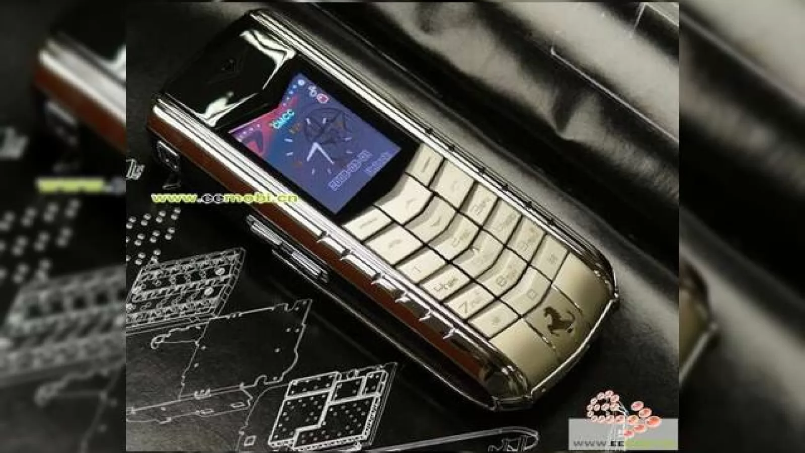 Clona de Vertu Ferrari, made in China si ieftina