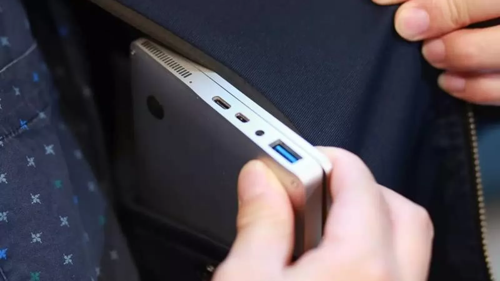 GPD Pocket este un mini-laptop de 7 inch cu dotări spectaculoase; vine cu 8 GB RAM, 128 GB de stocare și cu display FHD, totul la prețul de 495.99 dolari!