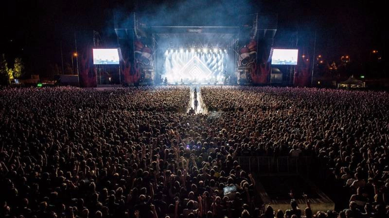 Un număr record de 62 telefoane au fost furate de doi români în mai puțin de 2 ore în cadrul unui festival de muzică din Madrid