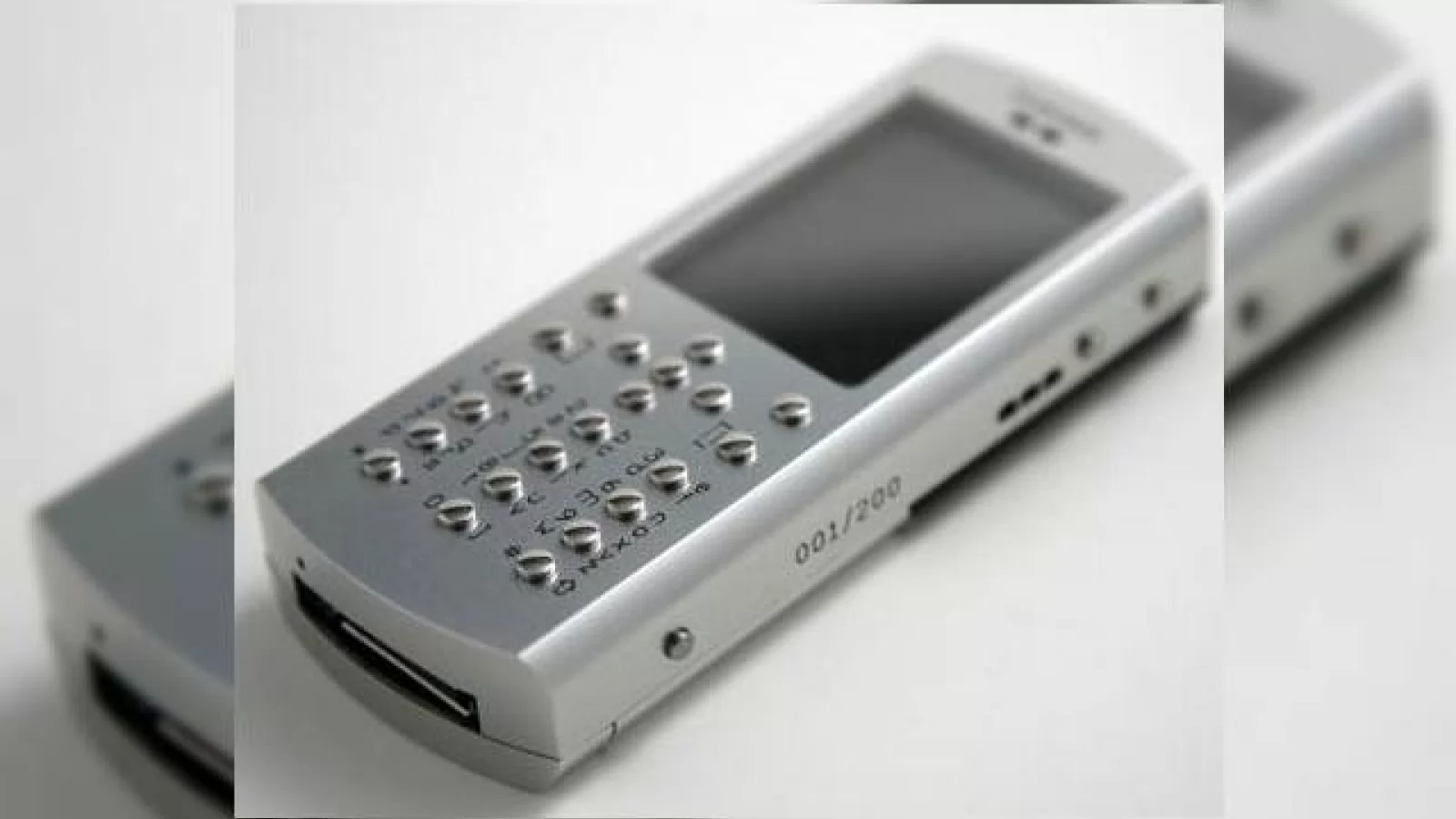 Mobiado Luminoso Lucido, telefon de lux pentru vedete ca Adi Mutu