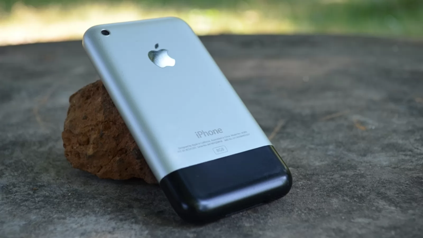 La mulți ani iPhone! Primul telefon Apple a fost pus în vânzare cu 10 ani în urmă; Iată cum se prezintă acum (Video)
