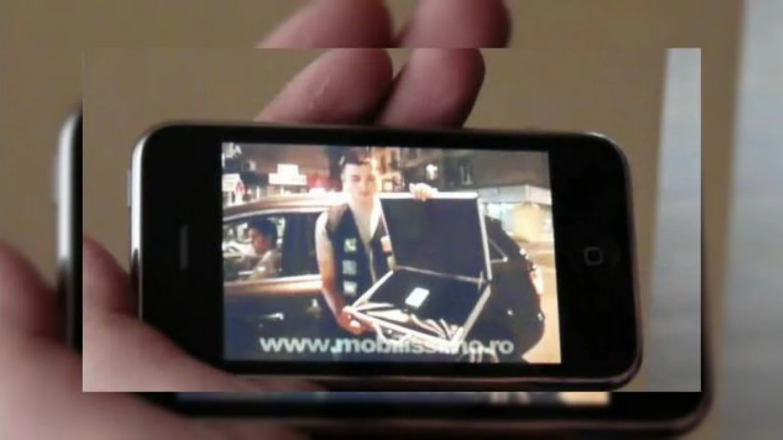 iPhone 3G, in teste la Mobilissimo - functia video (YouTube)