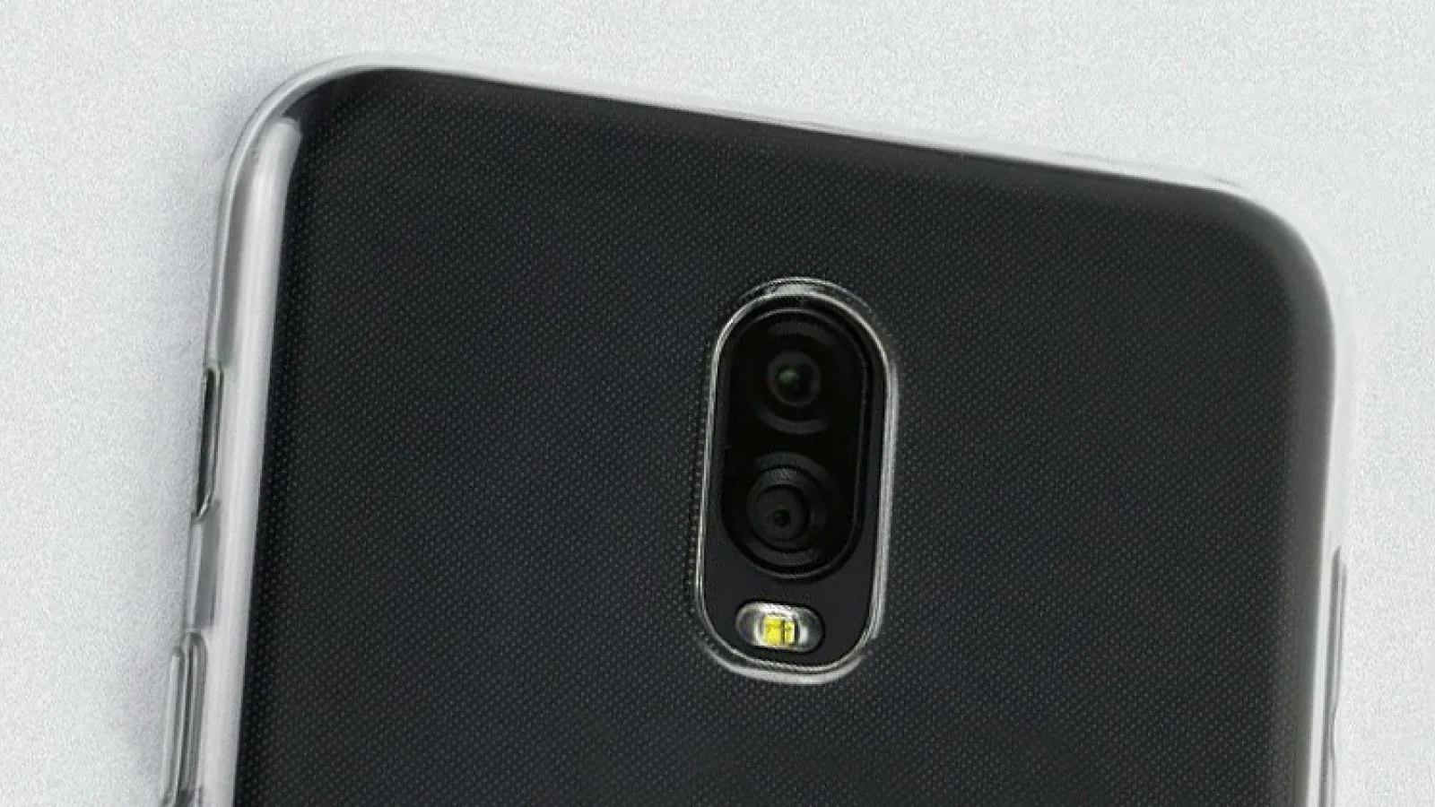 Samsung Galaxy J7 (2017) apare online într-o variantă cu cameră duală