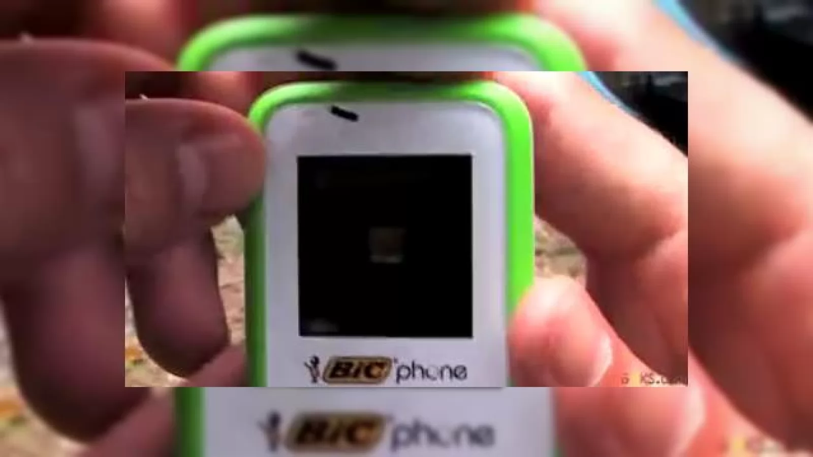 Telefonul Bic de la Orange scos din cutie (video)