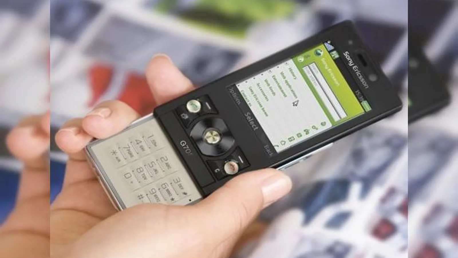 Sony Ericsson lanseaza sliderul G705, telefon cu suport YouTube