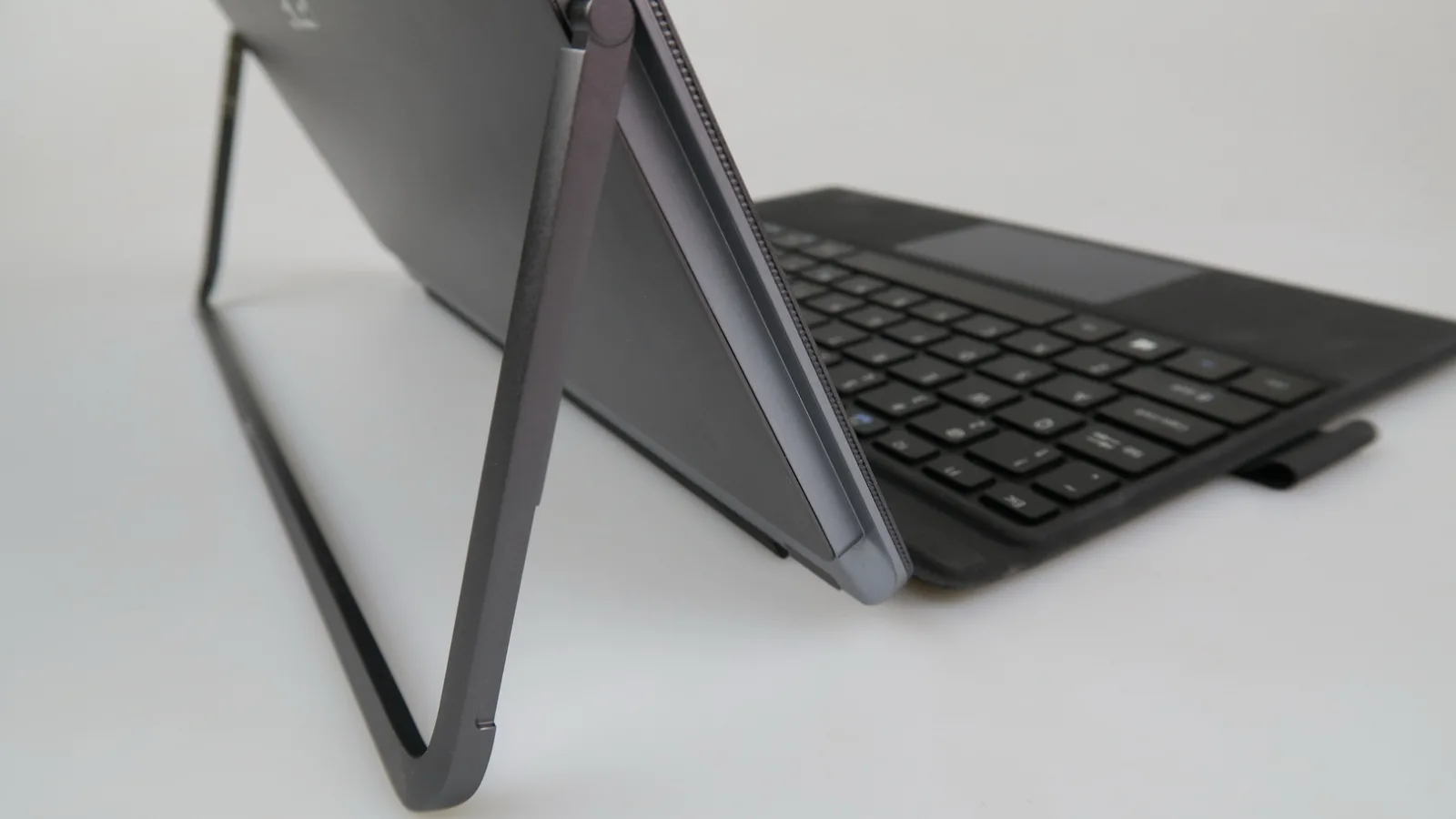 Acer Switch 3: Design premiat, solid, arătos