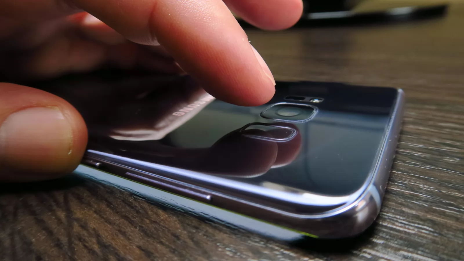 55% dintre telefoanele vândute la nivel global au scanner de amprente la bord, conform unui nou raport Strategy Analytics