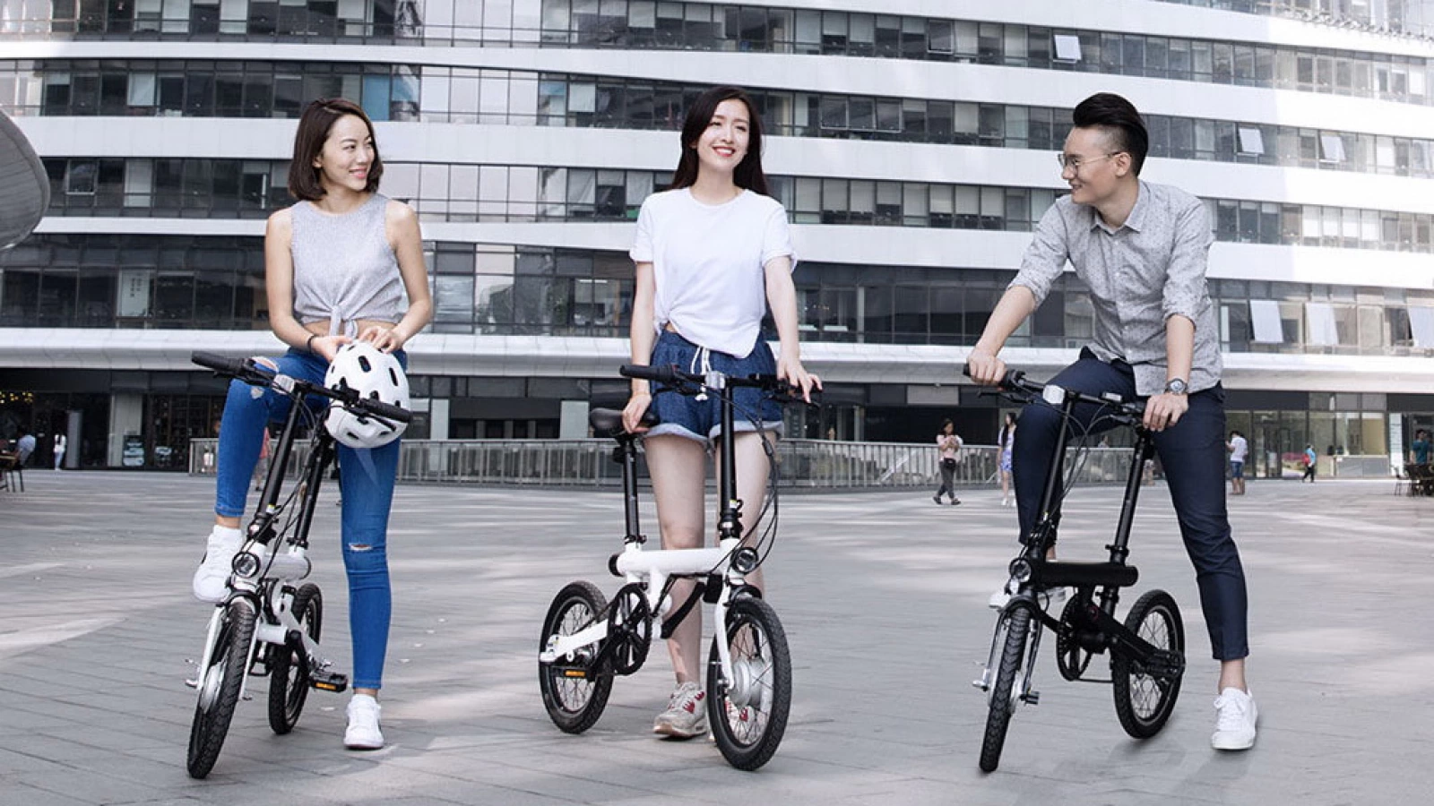 Turul Magazinelor #254: turul reducerilor pentru sufragerie, cu aer condiţionat, televizor uriaş şi o lampă LED cu lumânare inclusă; Bonus - super bicicletă smart!