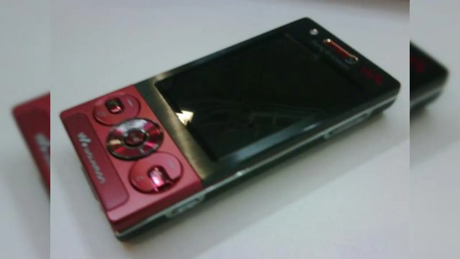 Sony Ericsson Rika, scapat pe Internet, varianta Walkman a lui G705
