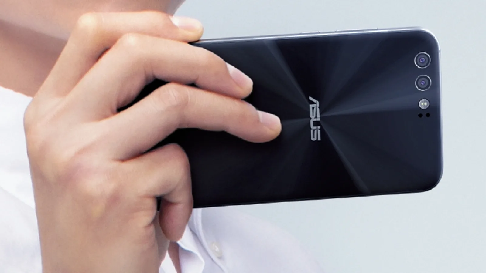 ASUS postează un nou teaser pentru smartphone-ul ZenFone 4; îi vedem îndeaproape camera duală din spate!