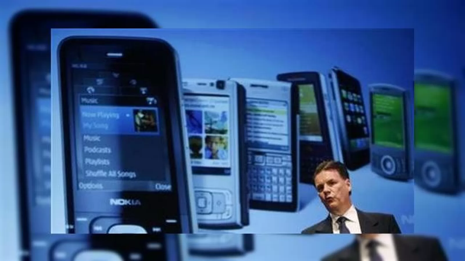 CEO-ul Nokia recunoaste puterea adversarilor iPhone si BlackBerry