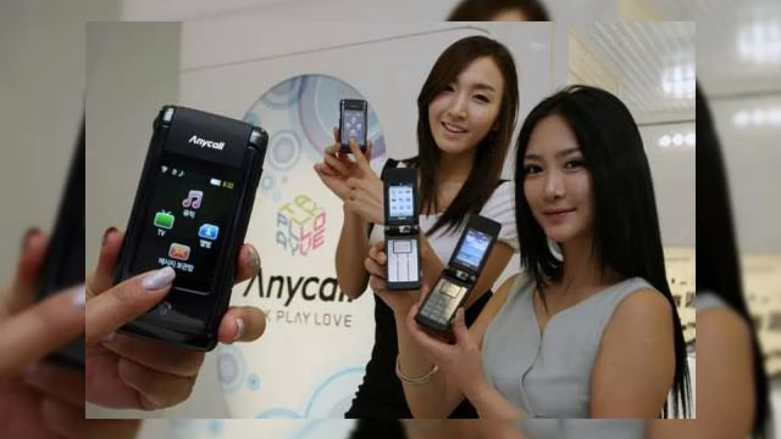 Samsung "Style Report", un telefon cu clapeta cu nume neinspirat