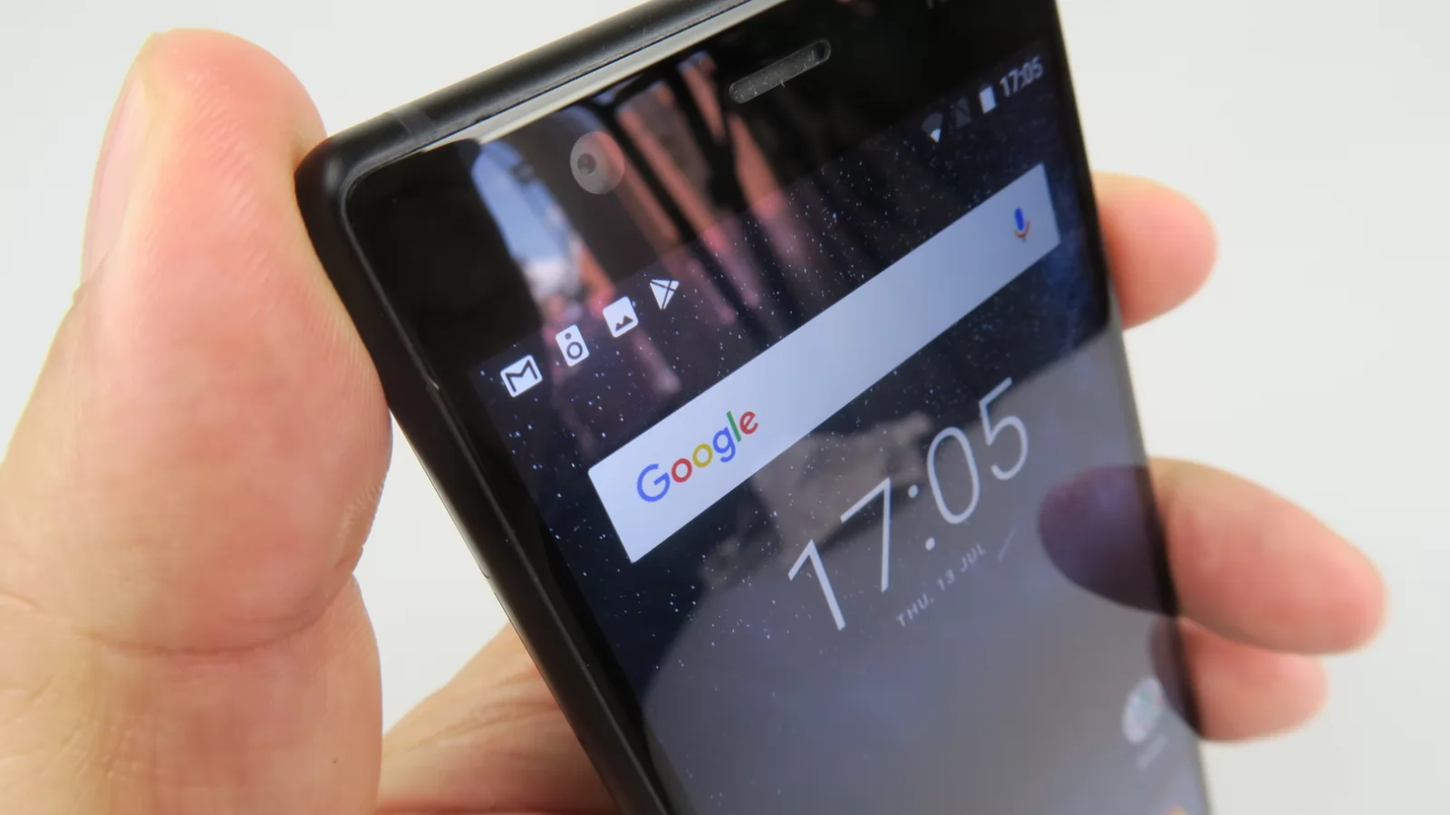Nokia 3: Display bine iluminat, poate supradotat