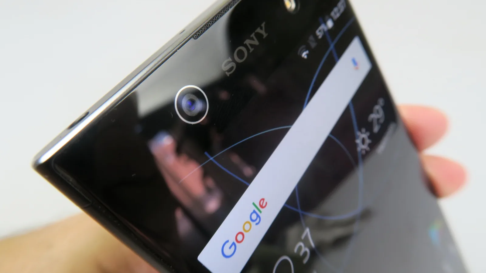 Sony Xperia XA1 Ultra: Cameră excelentă de luat în vacanţă, filmare selfie la înălţime