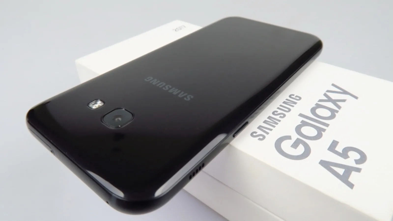 Samsung distribuie actualizarea la Android Nougat pentru smartphone-ul Galaxy A5 (2017)