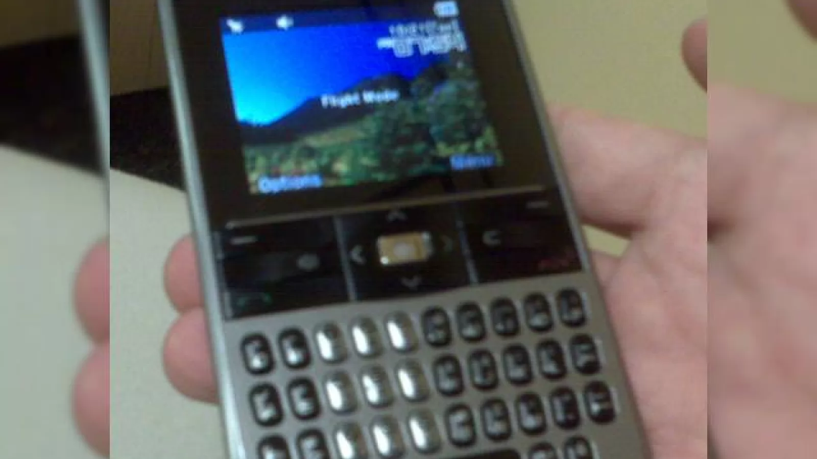 Pantech Slate, imagine in premiera cu cel mai subtire terminal full QWERTY