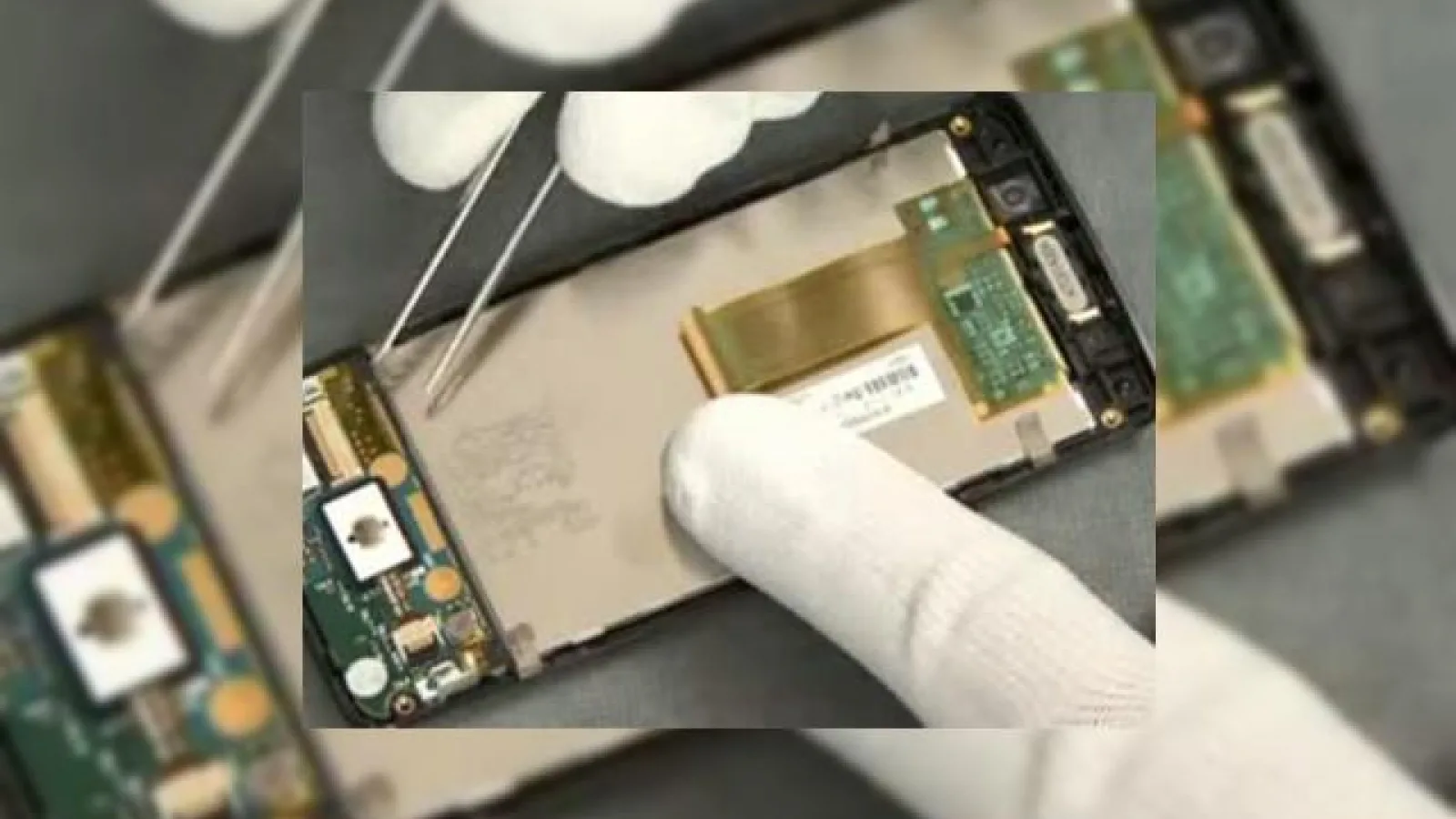 Sony Ericsson XPERIA X1 disecat chirurgical (video)