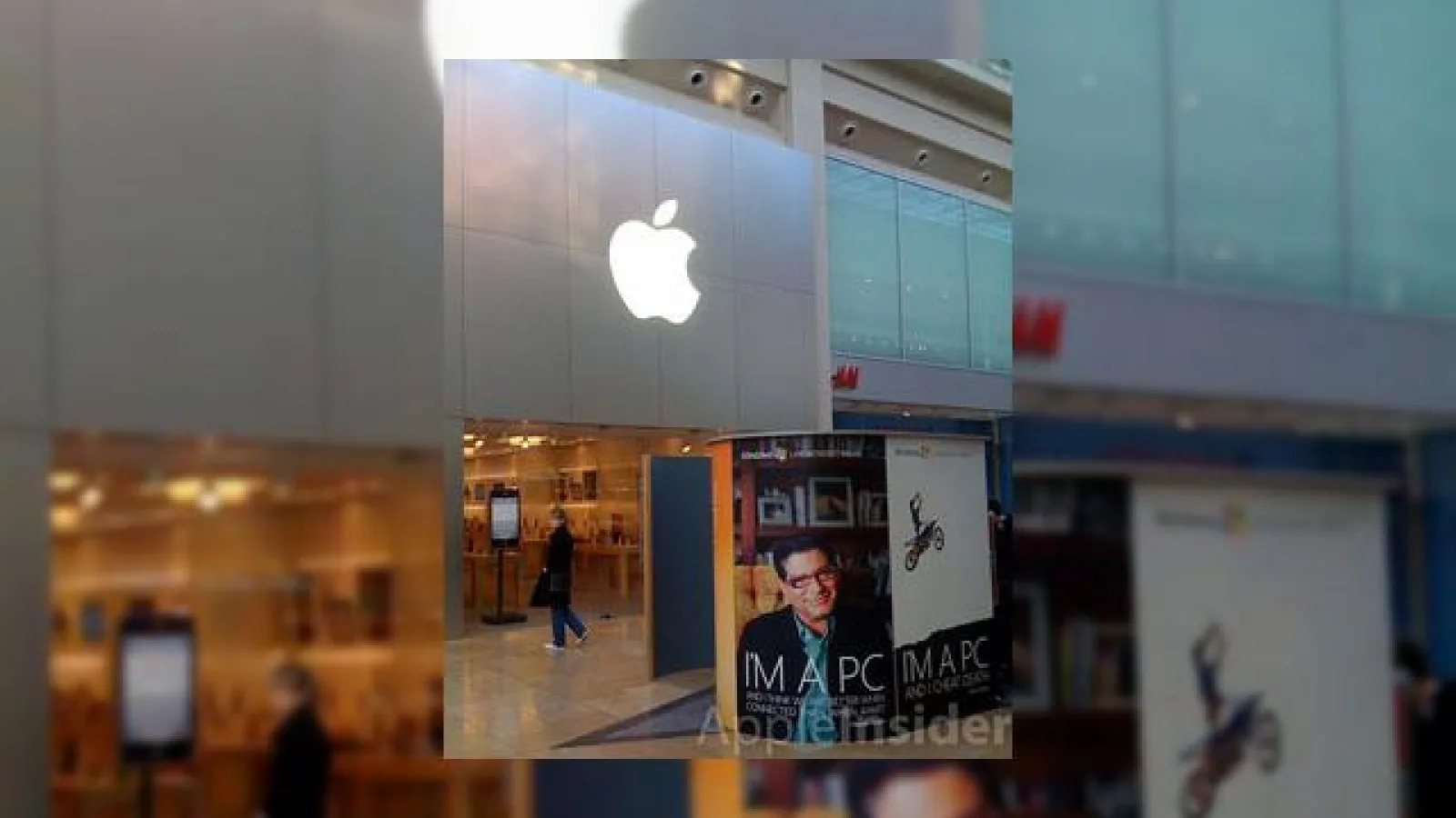 Microsoft isi face reclama in fata unui magazin Apple din Marea Britanie