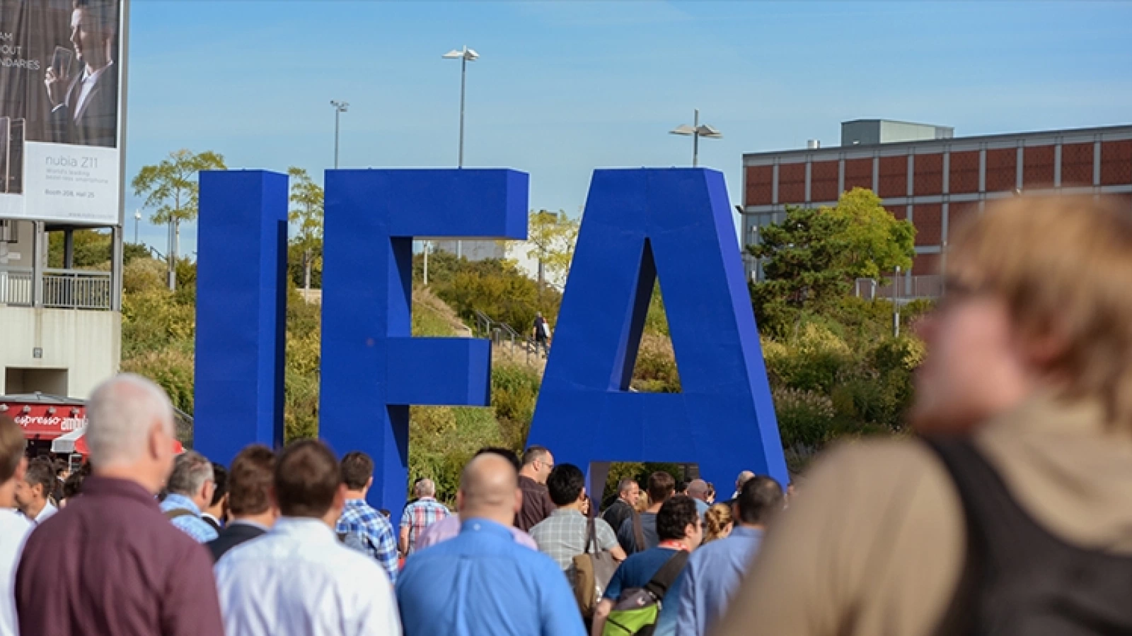 Ce aşteptăm să vedem la IFA 2017 începând cu 31 august: tripleta Xperia, LG V30, purtabile, laptopuri şi multe altele