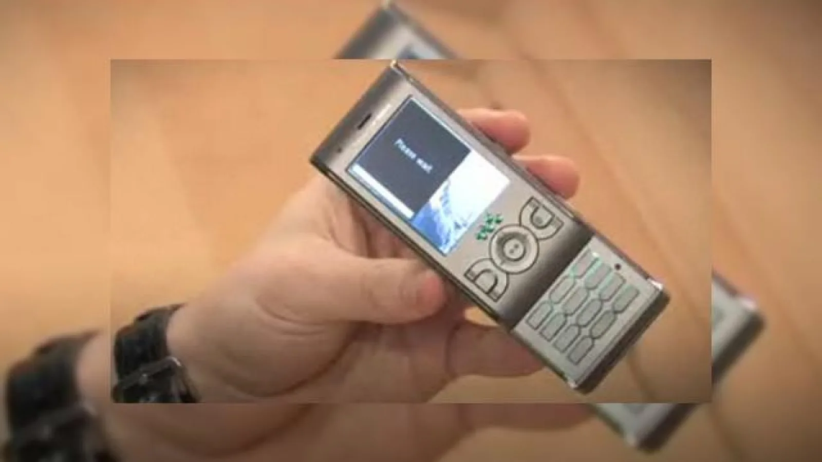 Sony Ericsson W595 surprins intr-un clip video