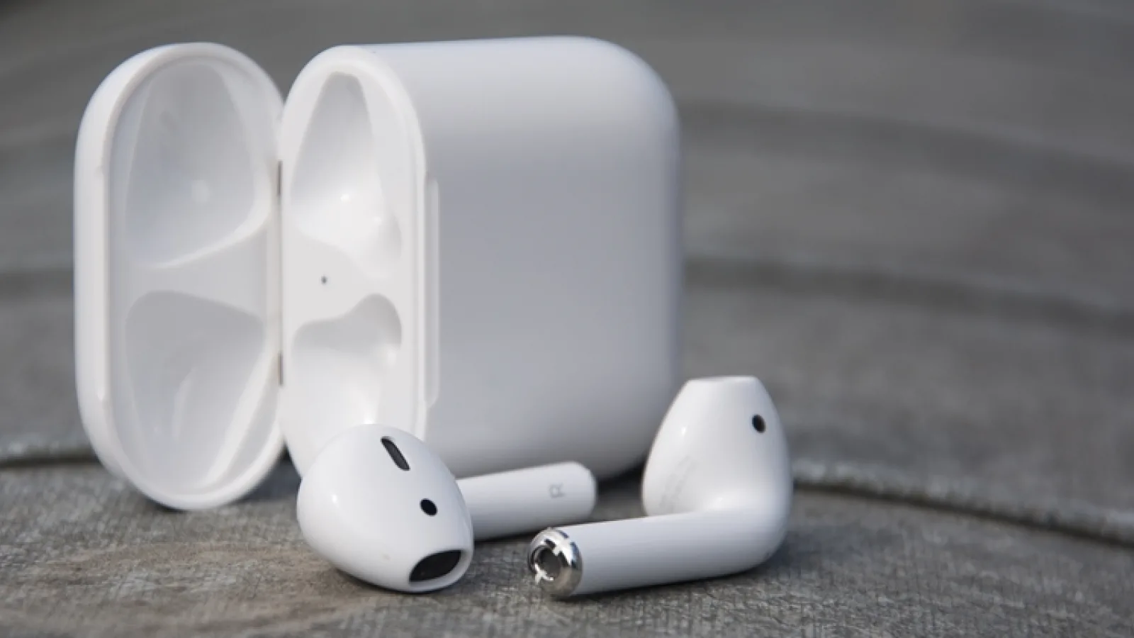 Turul Magazinelor #270: Turul căştilor Bluetooth in ear, over the head şi cu design-uri trăznite şi preţuri bune; Apple AirPods la reducere!