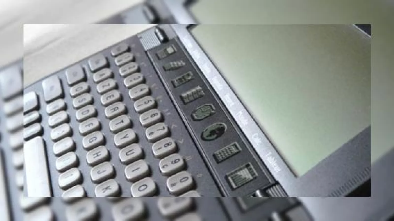 Un super-smartphone vechi de 15 ani, "bate" multe terminale moderne