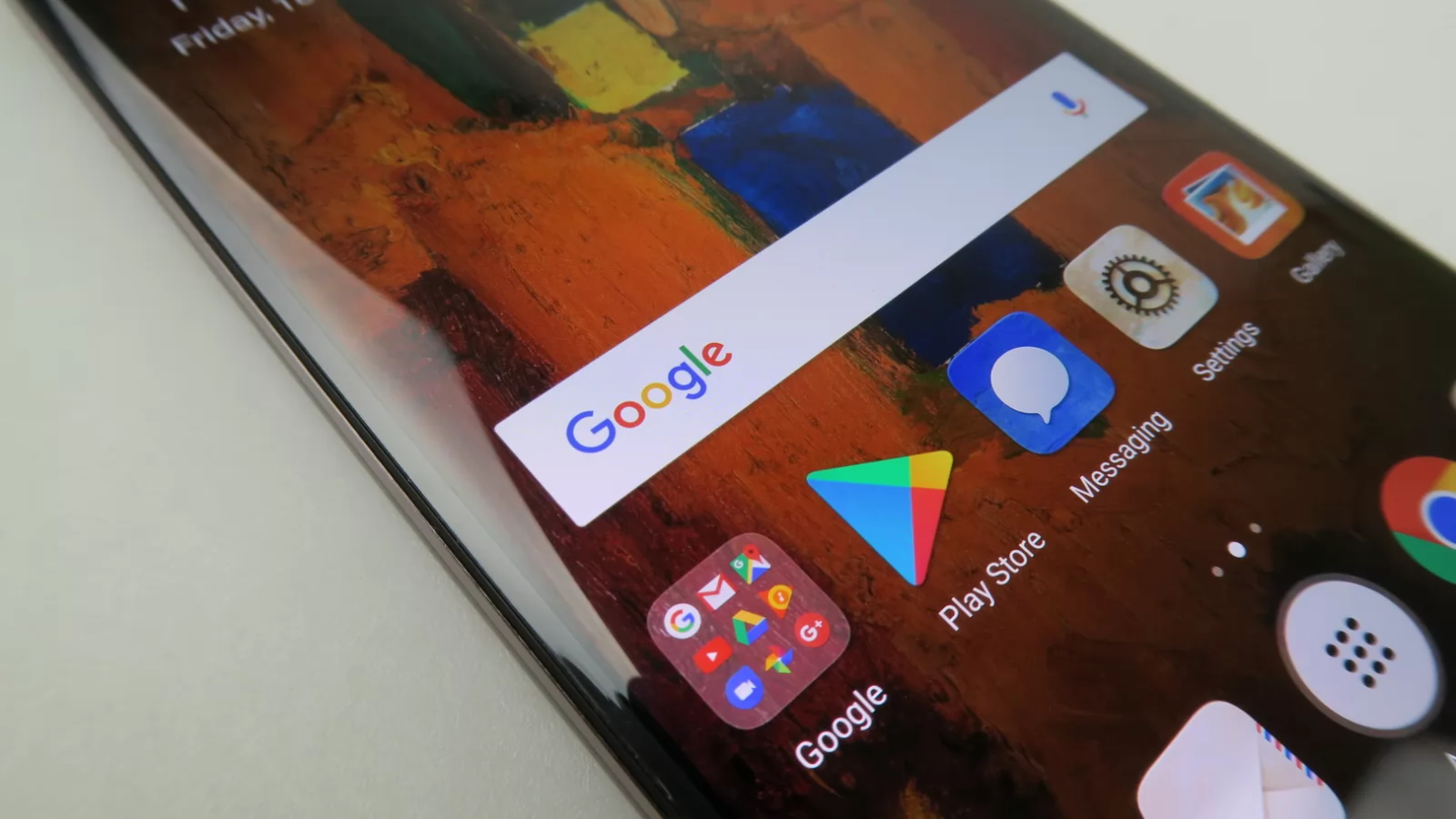 Huawei Mate 9 PRO: Display AMOLED curbat sexy, dar nu prea luminos