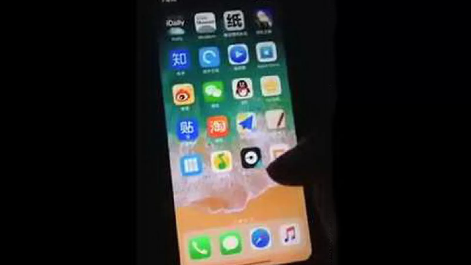 Acesta ar putea fi primul clip cu un iPhone 8 pornit şi funcţional (Video)