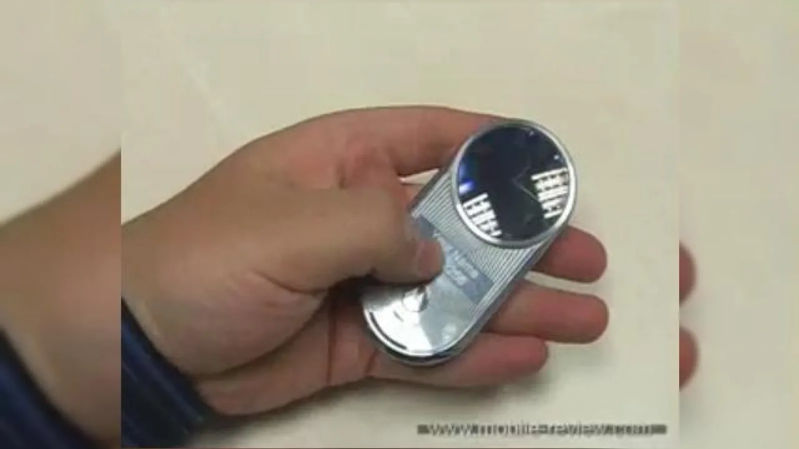 Preview al lui Motorola Aura, telefonul de lux cu display circular