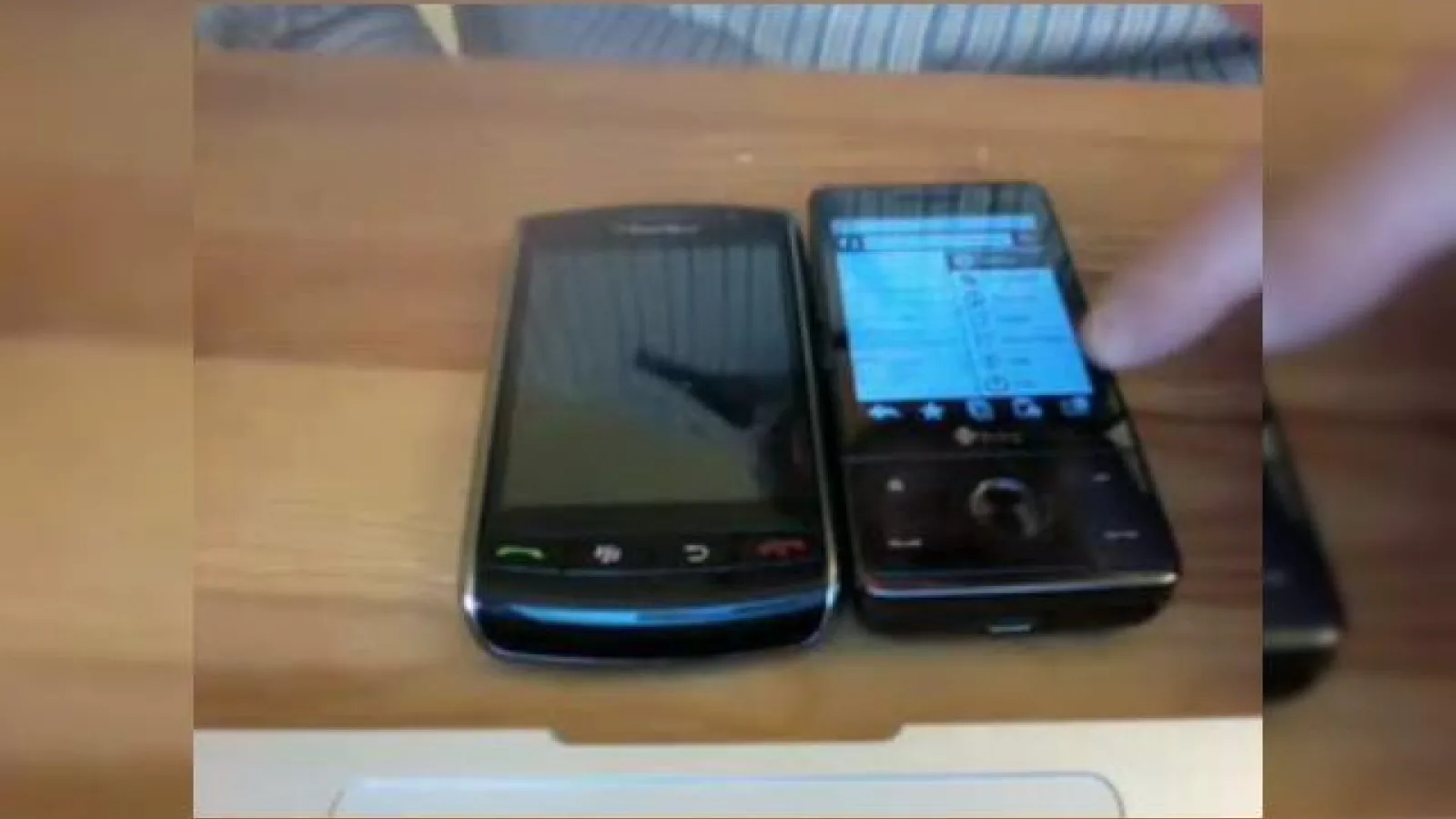Opera Mobile 9.5 versus browserul lui BlackBerry Storm