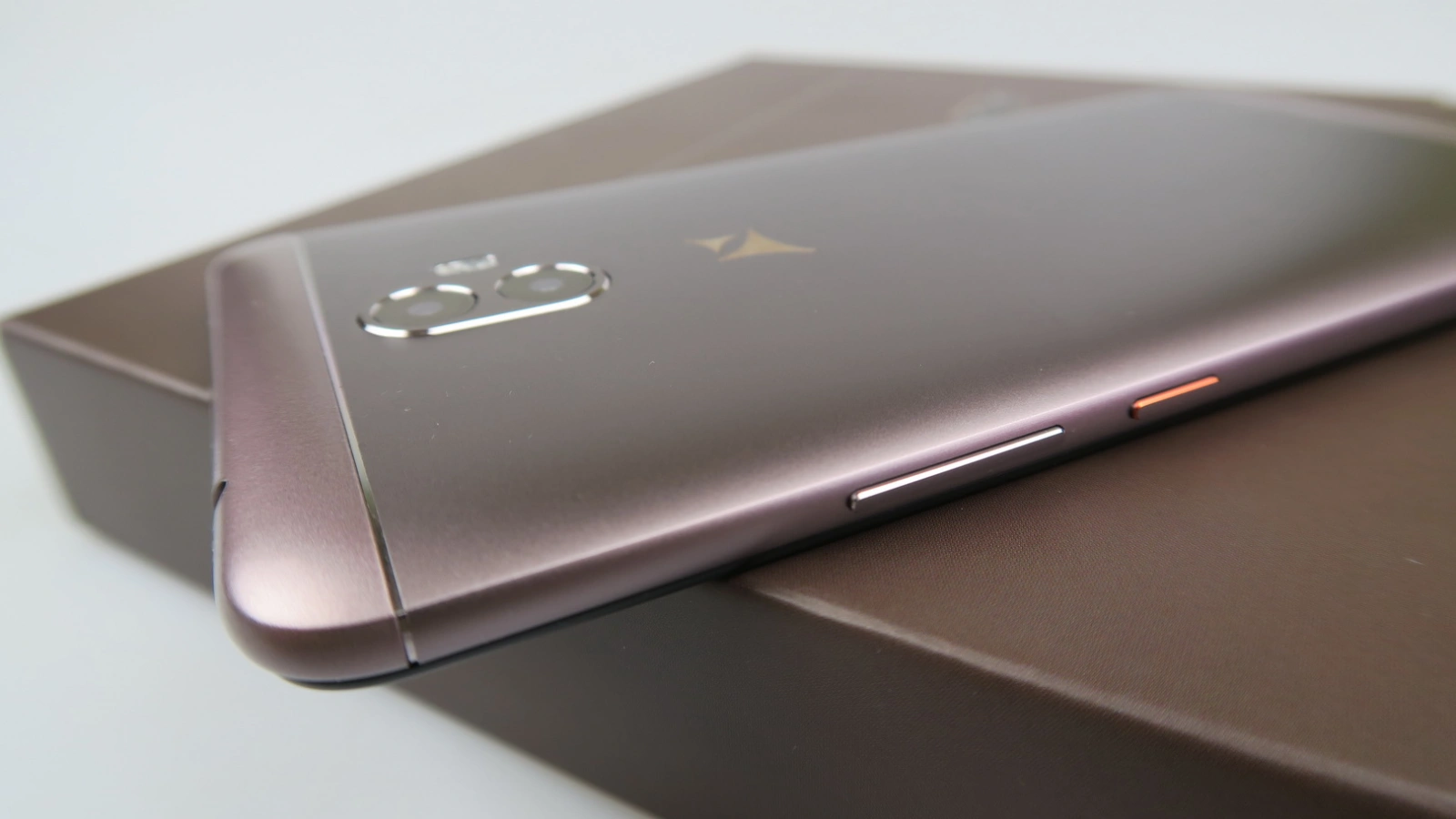 Allview X4 Soul Xtreme: Hardware high mid-range, cu surplus de selfie
