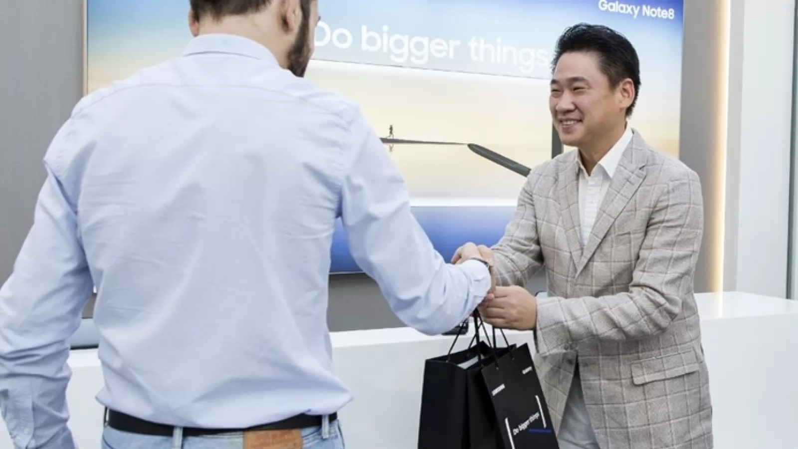 Samsung Galaxy Note8 disponibil la vânzare în România începând de azi