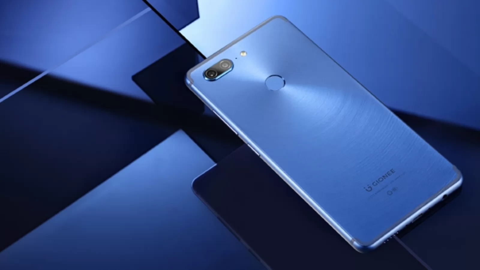 Gionee M7 se lasă admirat într-o imagine oficială; aduce cameră duală în spate