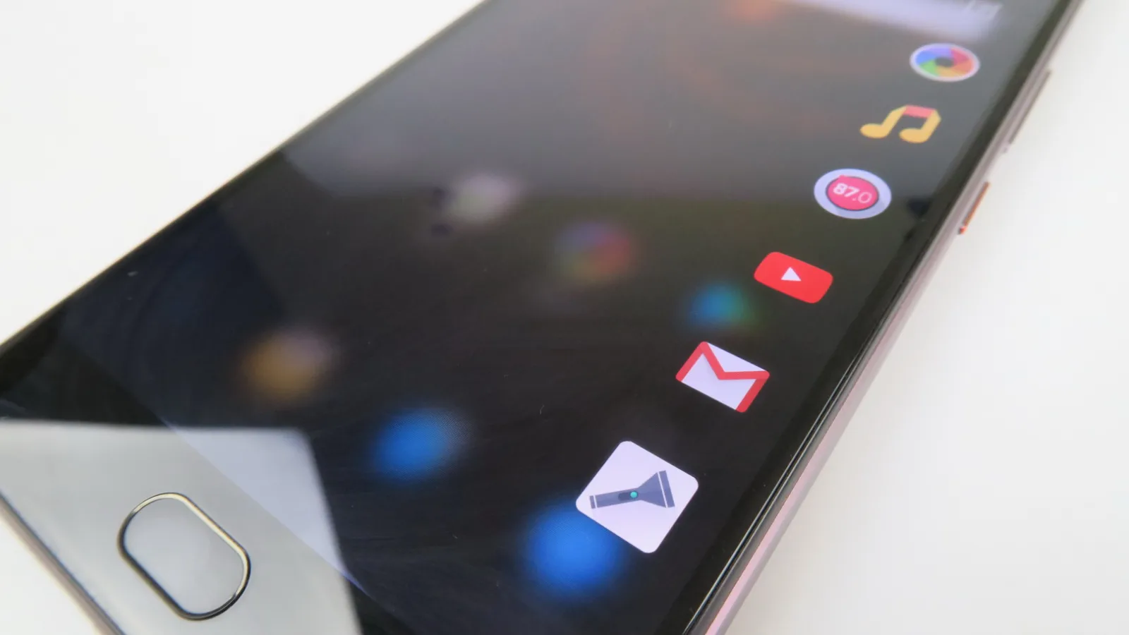 Allview X4 Soul Xtreme: OS, UI, aplicaţii apropiate de stock, dar cu Visual UI 1.2 peste