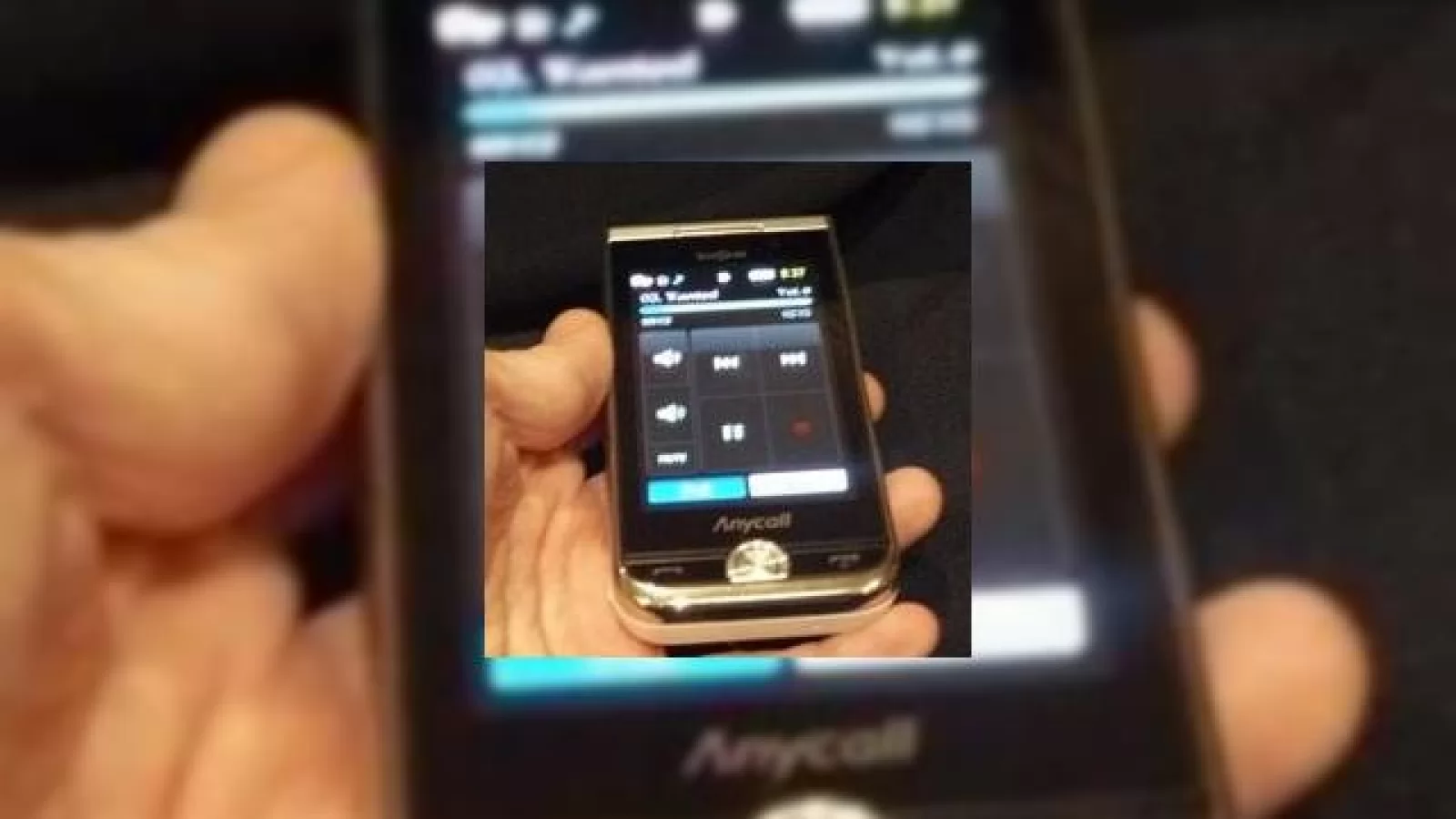 Telefonul cu proiector soseste pe piata in aceasta luna - Samsung Show