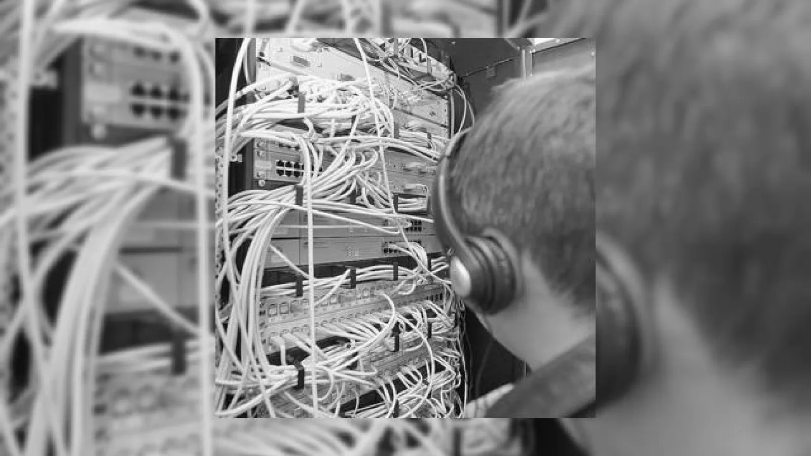 Big Brother e oficial de azi, convorbirile si SMS-urile tale sunt inregistrate