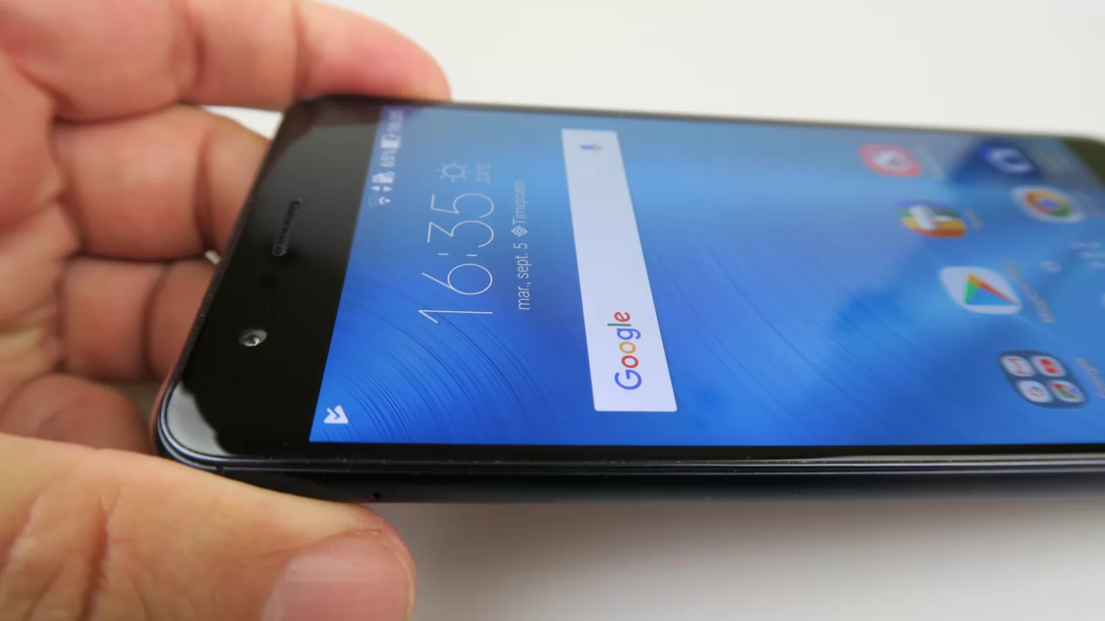 ASUS ZenFone Zoom S: Conectivitate mixtă privind caracteristicile, bizară chiar
