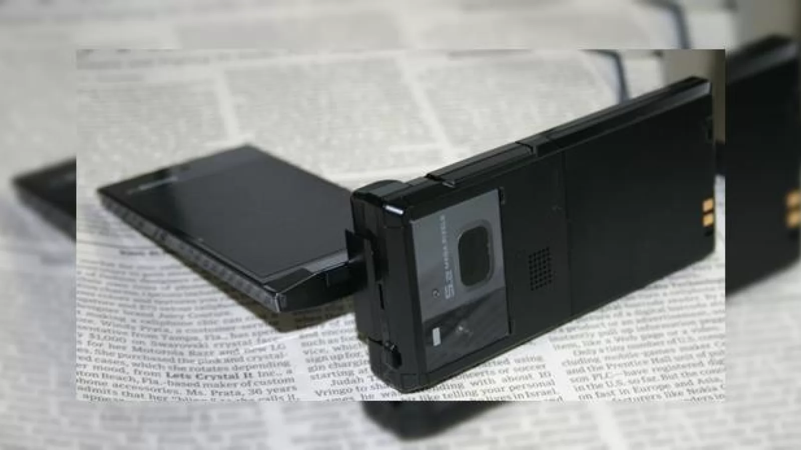 Fujitsu lanseaza un telefon rezistent la apa, dotat cu scanner de amprente