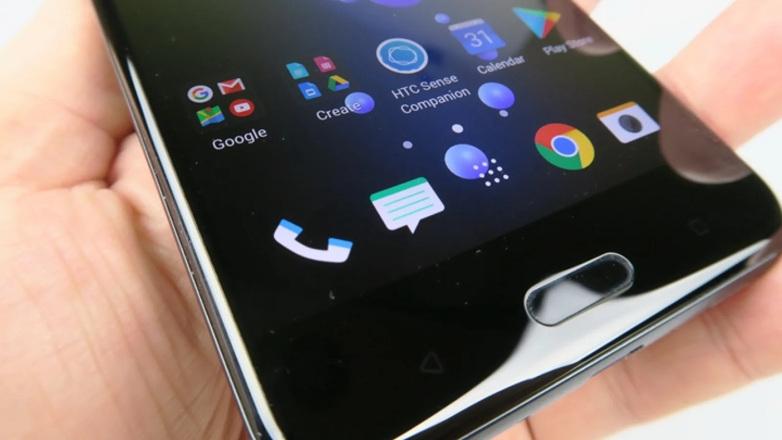 HTC Sense Home va împrumuta câteva funcții de la Pixel Launcher; primul pe listă este gestul swipe pentru deschiderea meniului
