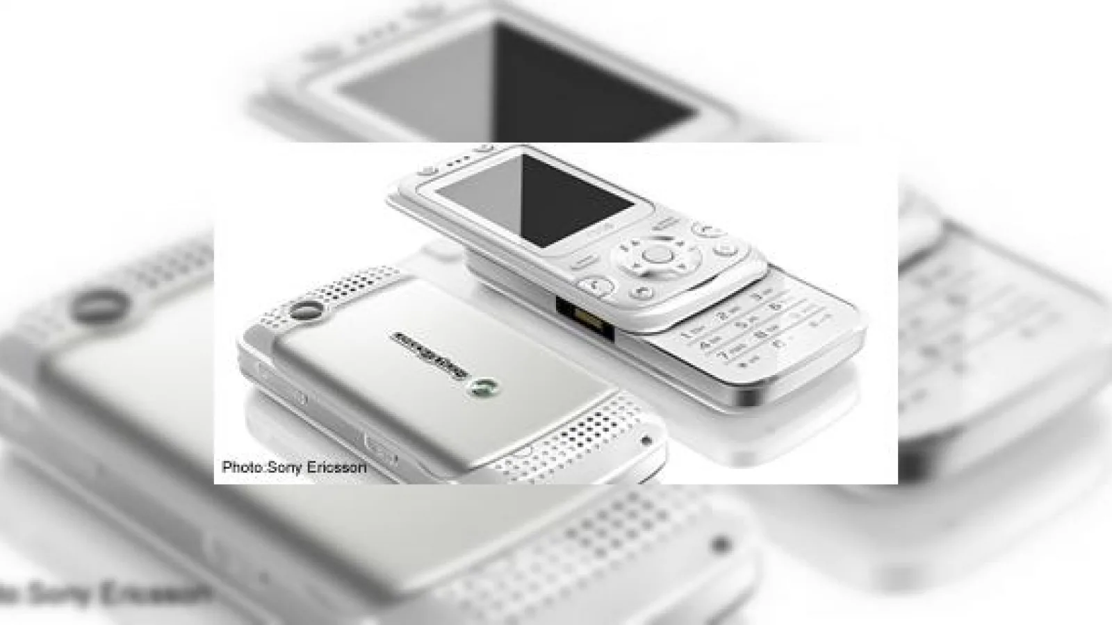 Sony Ericsson F305, adevaratul PSP Phone