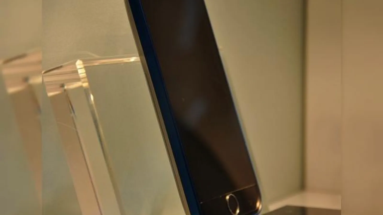 Telefonul Huawei Android vine cu display touch, ramane un mister