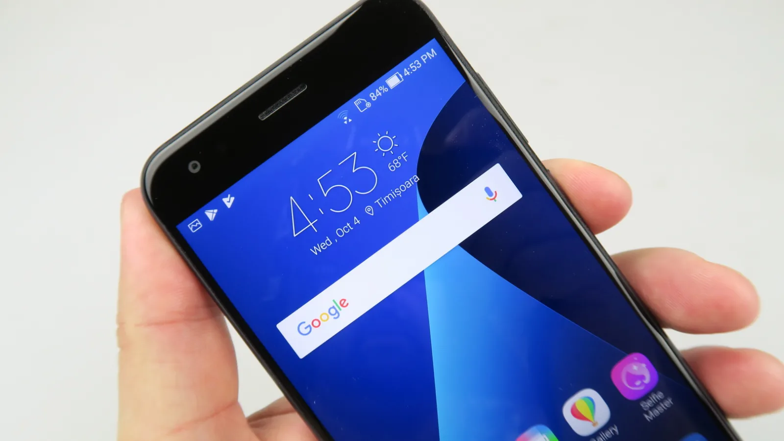 ASUS ZenFone 4 (ZE554KL): Display luminos, oleofobic cu adevărat, puţin mai alb decât de obicei